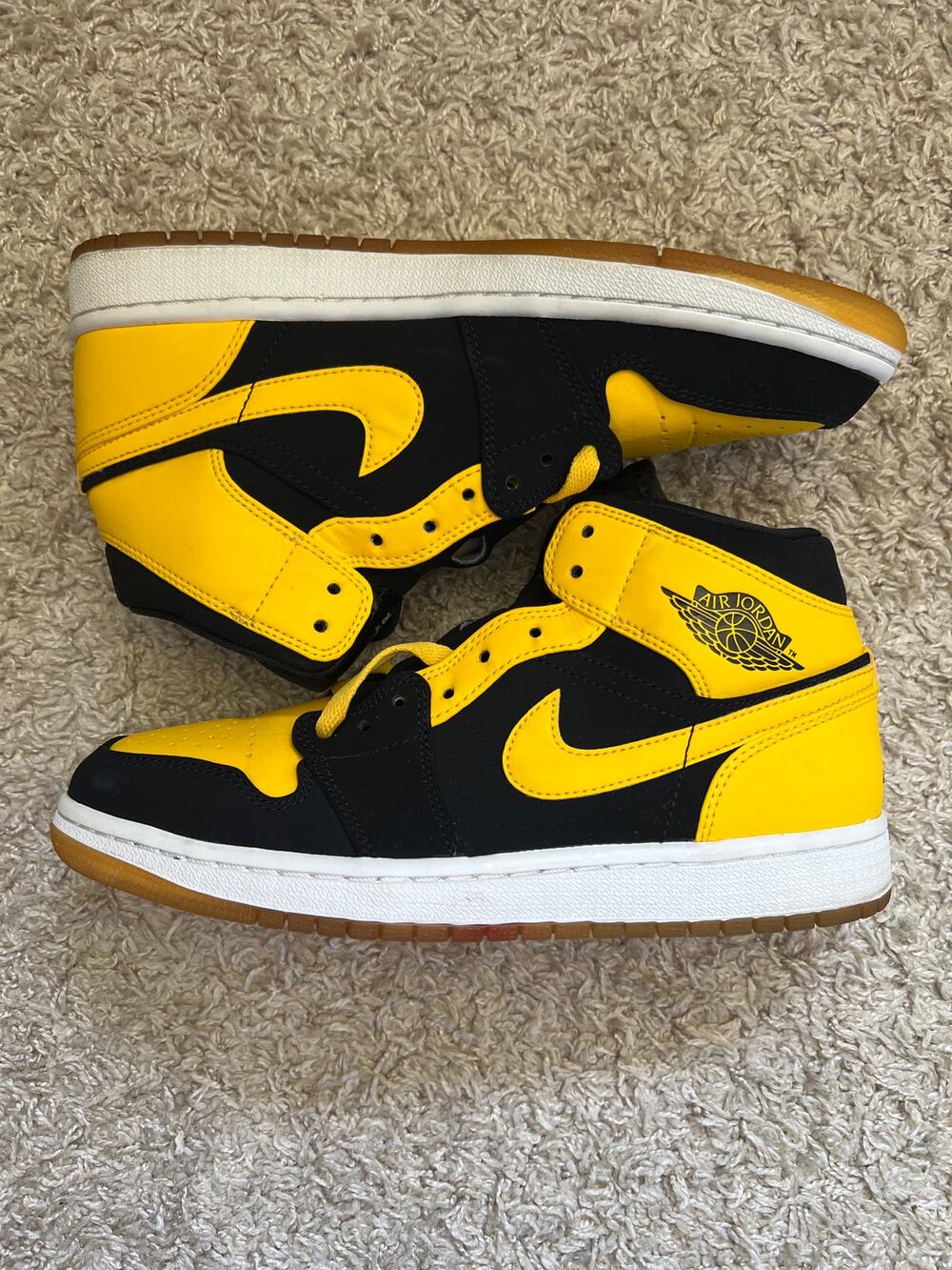 Air Jordan 1 Mid New Love Size 7 Men